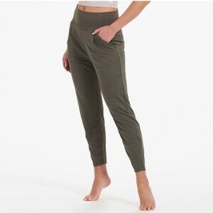 Vuori Women's Lux At Ease Harem Joggers in Oregano Heather sz L